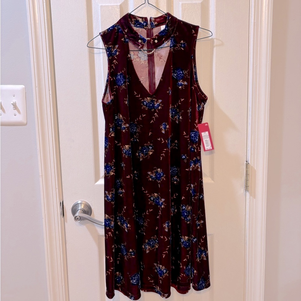 NWT burgundy velvet choker dress XS/S